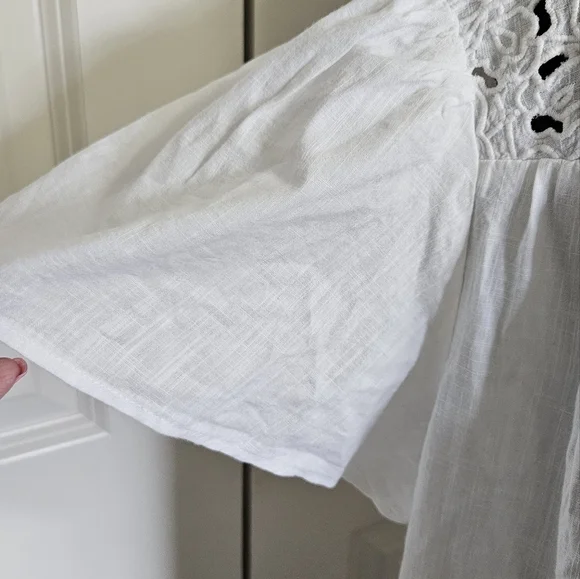 Knox Rose White Eyelet Top - Picture 3 of 9